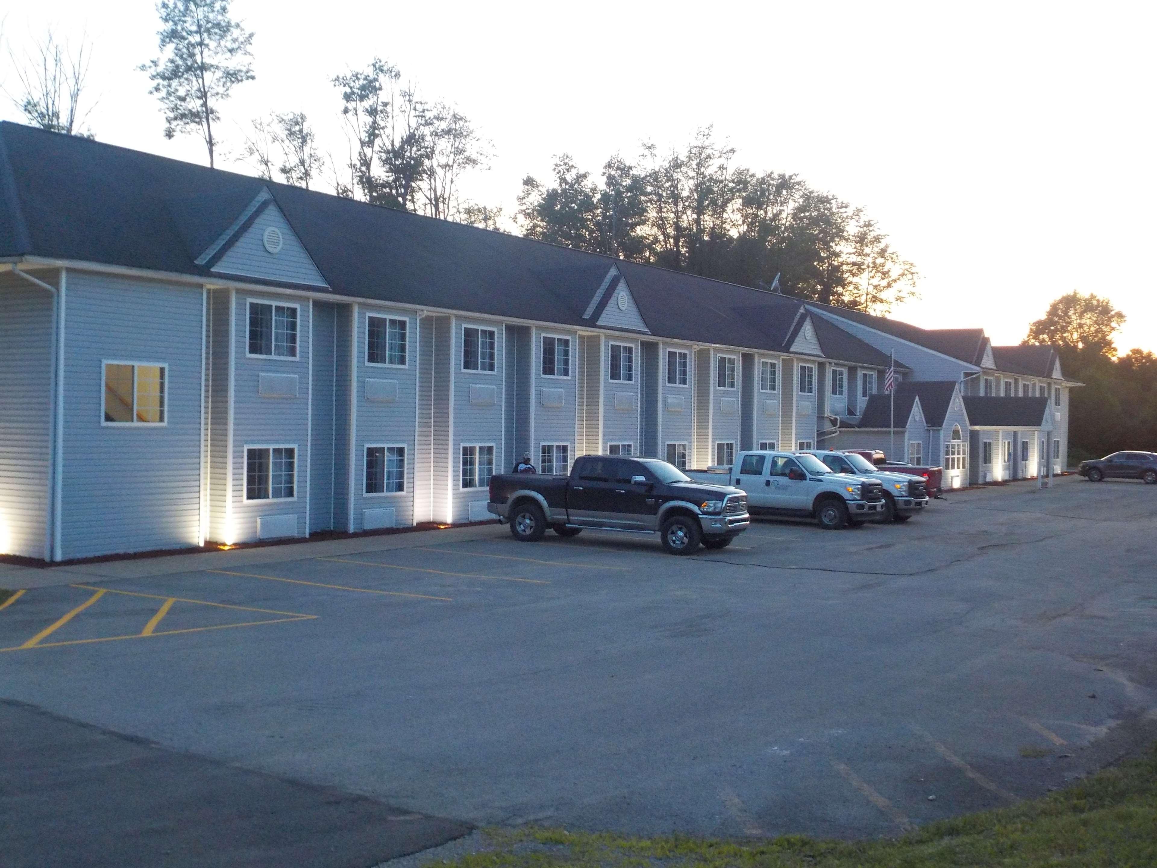 Mj Inn And Suites Marienville Exterior photo