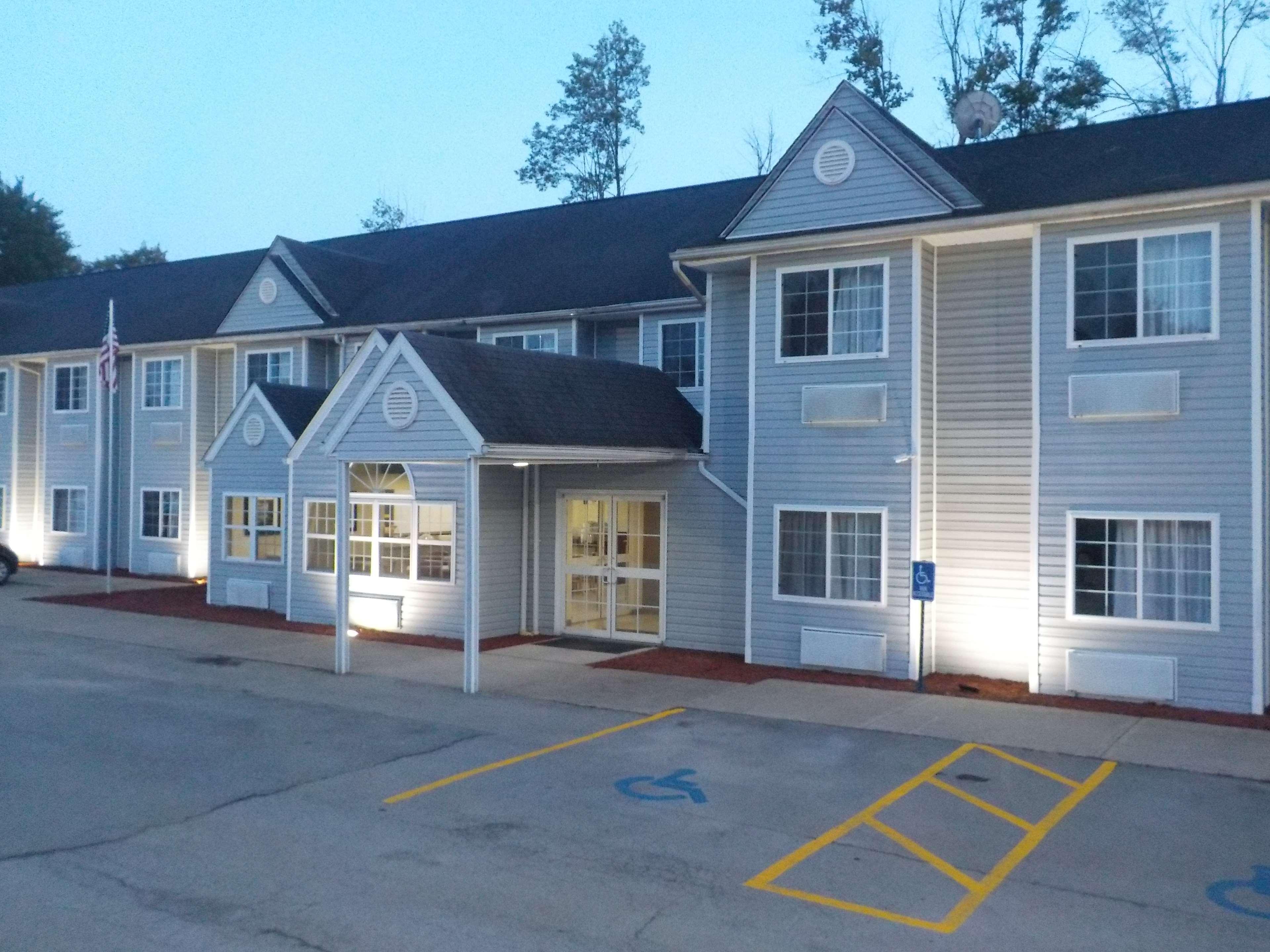 Mj Inn And Suites Marienville Exterior photo