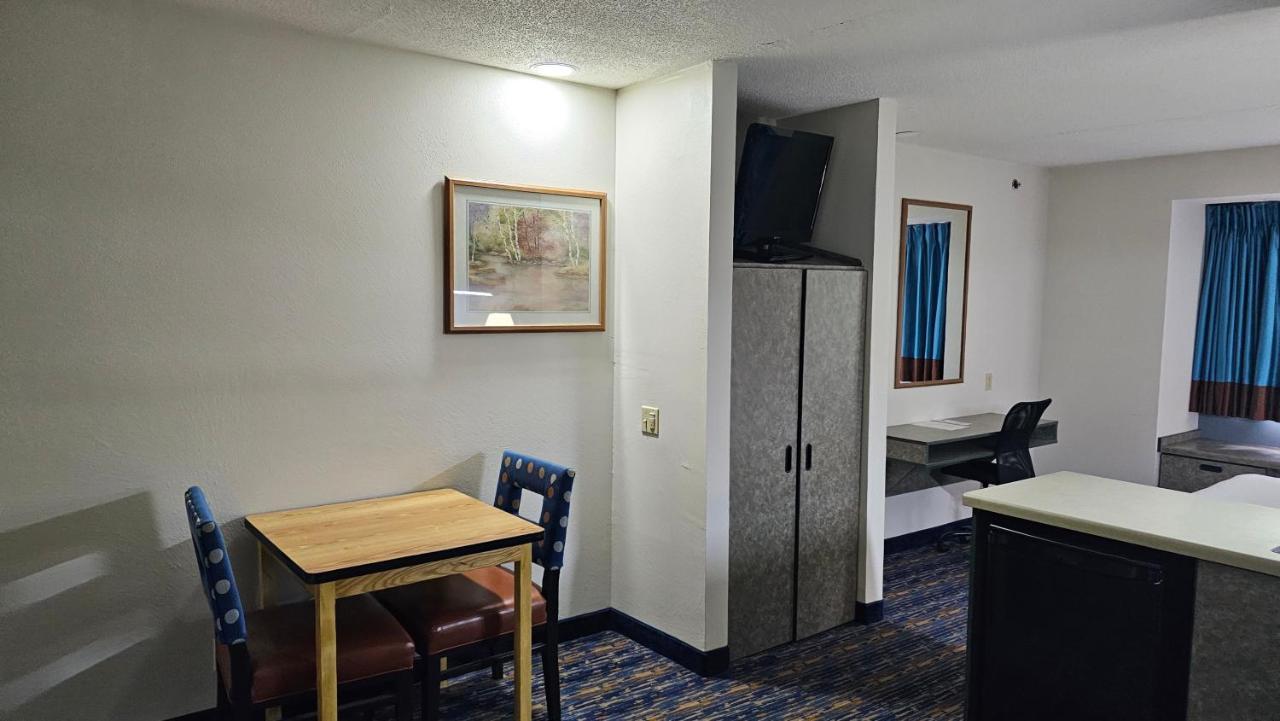 Mj Inn And Suites Marienville Exterior photo